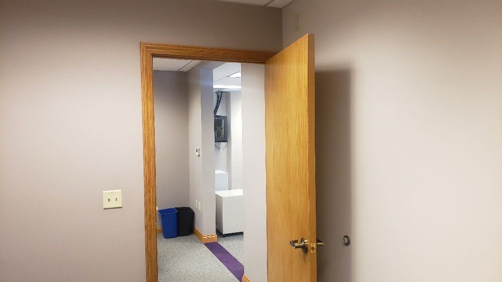 1,422 SF